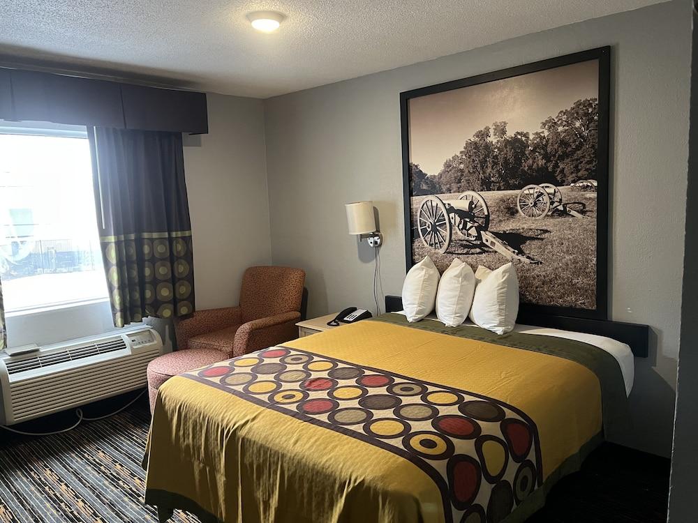 Super 8 By Wyndham Meridian Exterior photo